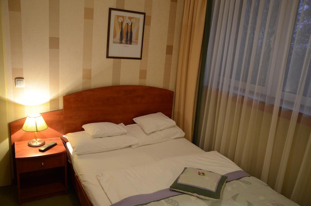 לודז' Agat Hotel חדר תמונה